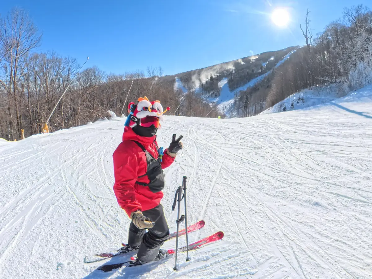 Snowboarding & Skiing